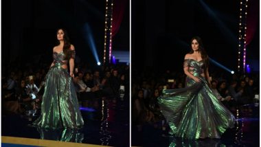 Lakme Fashion Week Winter/Festive 2018 Finale Pics: Kareena Kapoor Khan Looks Like a Goddess In Monisha Jaising's Holographic Outfit