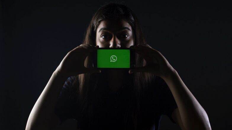 WhatsApp Fake Message: Hoax Claiming to Be From TRAI Suggests Using Right Thumb Impression to Open Websites Can Leak Your Biometric Data