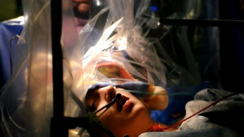 UK Woman Sings Songs and Cracks Jokes With Doctors During Her Brain Surgery! Watch Video
