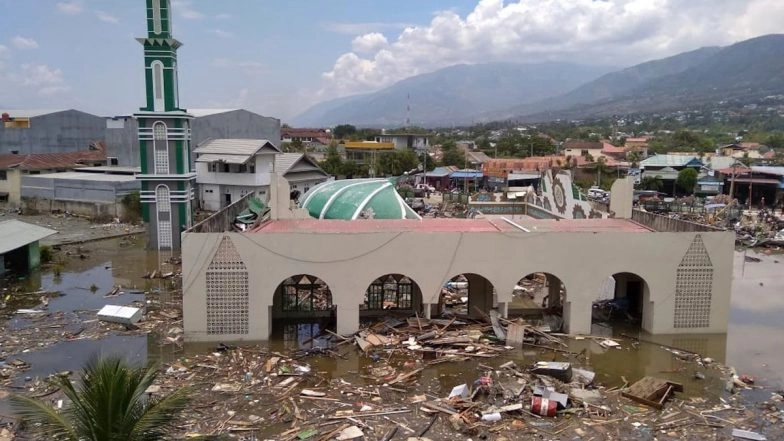 Tsunami Batters Indonesia Again: Take a Look at Other Earthquake and Tsunamis That Have Caused Massive Destruction to Island Nation in the Past