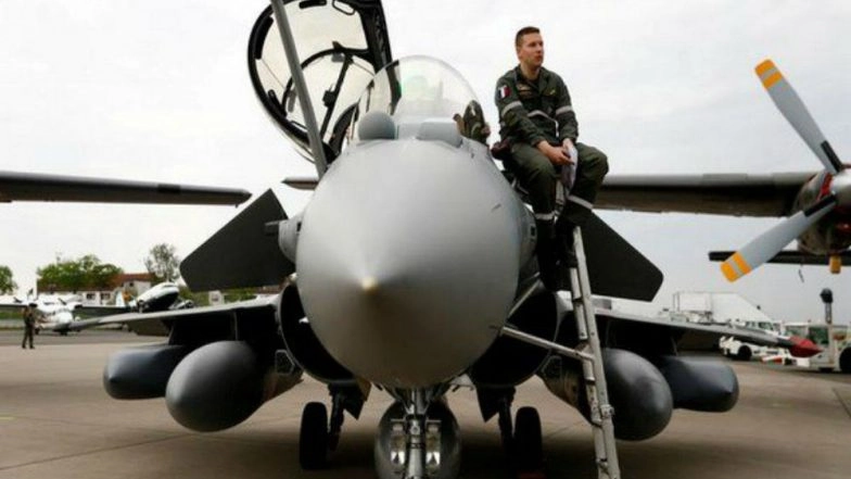 Rafale Deal Twist: Ex-French President Francois Hollande Puts Modi Government in Dock; Defence Ministry Refutes Claims