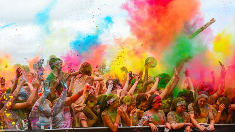 Ganesh Chaturthi 2018: Here's How to Protect Your Skin and Hair from Gulal While Celebrating Ganeshotsav & Welcoming Bappa
