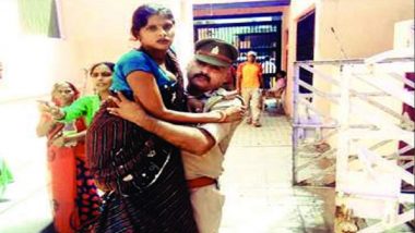 Mathura: Pregnant Woman Carried to Hospital by Hathras Policeman in Arms as No Ambulance Was Available For 100m Stretch