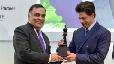 Shah Rukh Khan Gets Global Icon Award At India-UK Business Summit In London! Watch Video