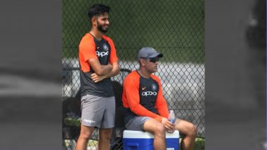 MS Dhoni As Indian Cricket Team Coach? Former Captain Supervises Practice Session in Absence of Ravi Shastri Ahead of Asia Cup 2018 Match Against Hong Kong