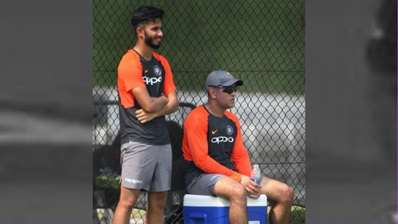 MS Dhoni As Indian Cricket Team Coach? Former Captain Supervises Practice Session in Absence of Ravi Shastri Ahead of Asia Cup 2018 Match Against Hong Kong