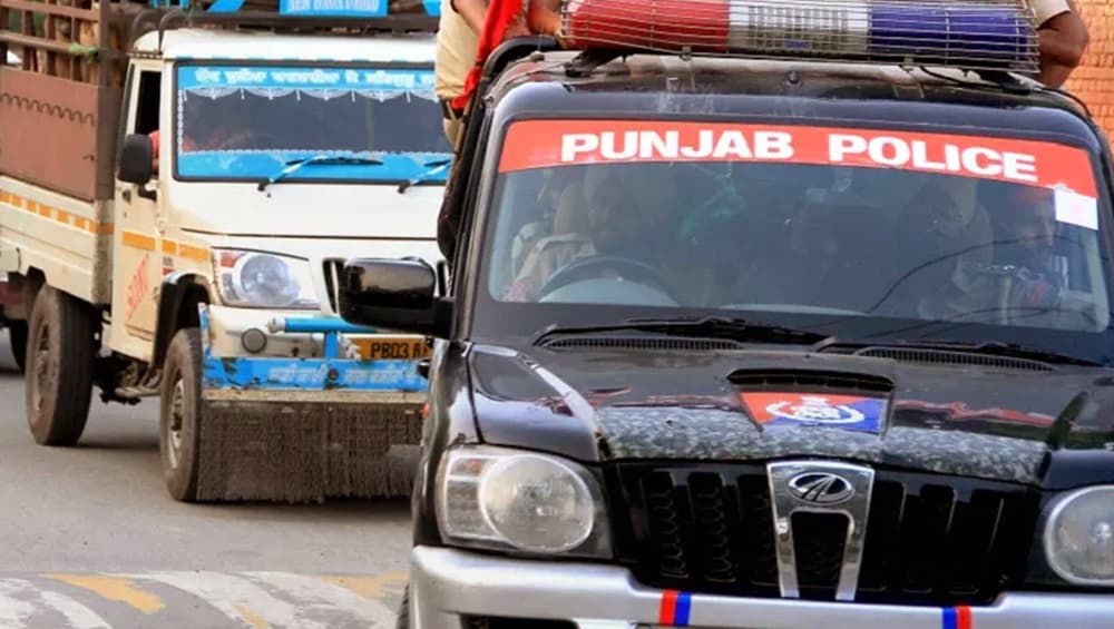 Punjab Police to Provide Free Pick Up, Drop to Women Safely Home Post 9 PM, Announces CM Amarinder Singh Punjab Police to Provide Free Pick Up, Drop to Women Safely Home Post 9 PM, Announces CM Amarinder Singh