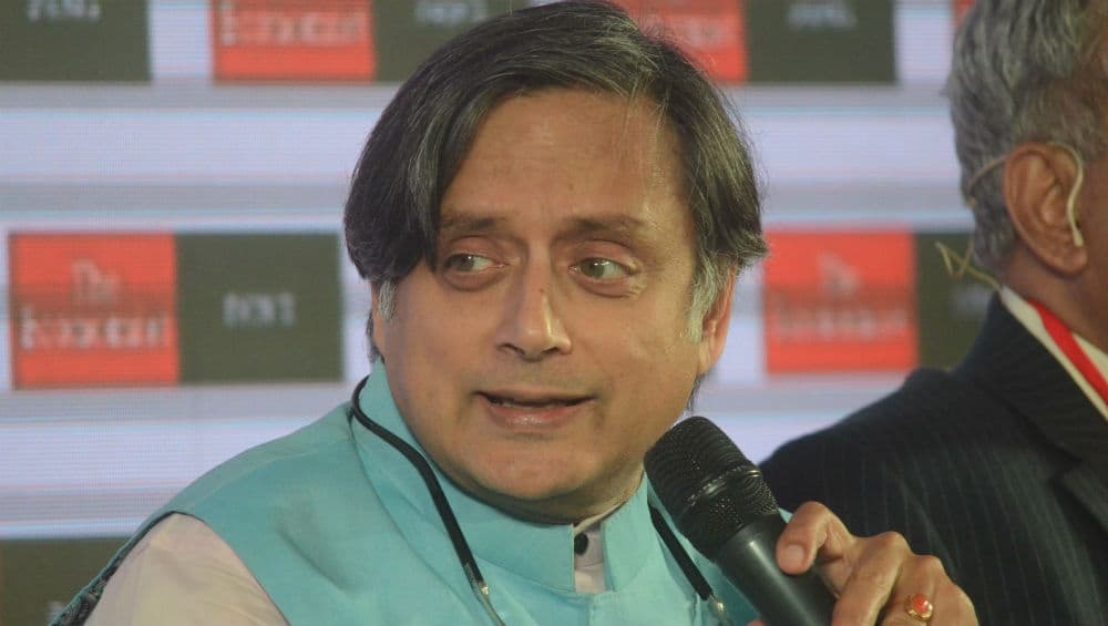 Shashi Tharoor on J&K Issue Says 'India Can't Talk to Pakistan If They Have Guns in One Hand And Bombs in the Other' Shashi Tharoor on J&K Issue Says 'India Can't Talk to Pakistan If They Have Guns in One Hand And Bombs in the Other'