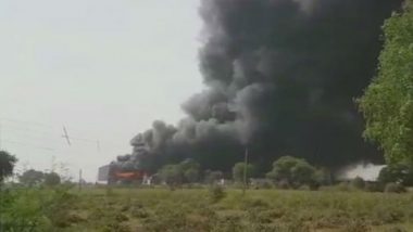 Haryana: Fire at Garment Warehouse at Rewari Road Near Pataudi in Gurugram, 6 Fire Tenders Rushed to Spot