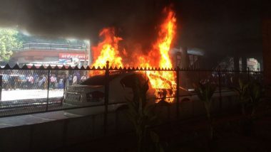 Delhi: Man Drives Burning Car Aside on Busy Akshardham Flyover to Save Others, Loses Family Members