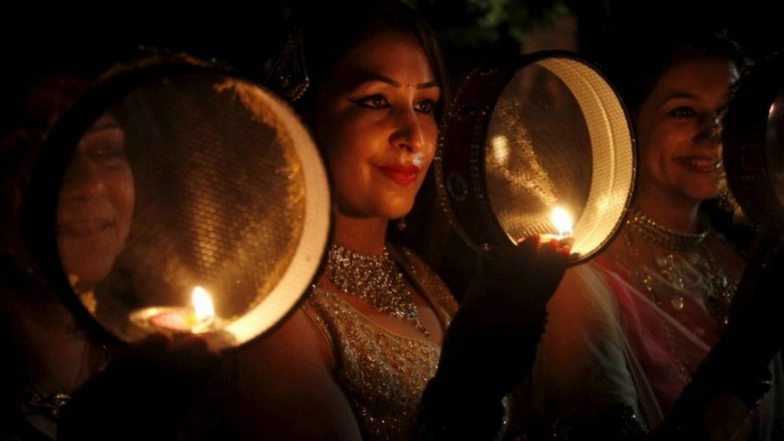 Karwa Chauth 2018 Date & Time in India: When to Keep Karva Chauth Vrat? Moon Rise Timing and Shubh Muhurat to Break the Fast