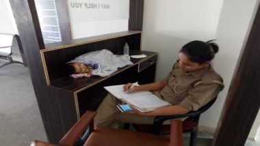 Jhansi Policewoman Works While Her Baby Sleeps on The Desk is a Reminder of Harsh Reality of Police Department, View Viral Pic