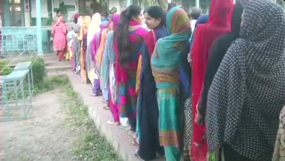 Jharkhand Assembly Elections 2019: Polling Begins For Second Phase in 20 Assembly Constituencies Amid Tight Security Jharkhand Assembly Elections 2019: Polling Begins For Second Phase in 20 Assembly Constituencies Amid Tight Security