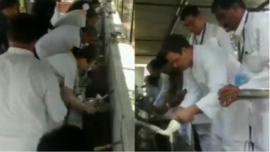 Gandhi Jayanti 2018: Rahul Gandhi, Sonia Gandhi Wash Their Plates After Lunch in Sevagram Ashram, Watch Video