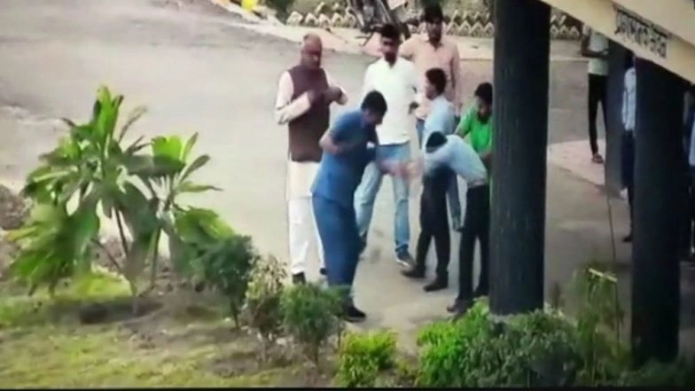 Shivpuri Toll Worker Thrashed by BJP MP Nandkumar Singh Chauhan, Security Guard For Asking For ID Proof; Act Caught on CCTV