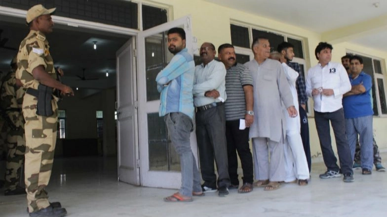 Tamil Nadu Local Body Elections 2019: Second Phase of Polling Underway in 27 Districts, Voting Ends at 5 pm