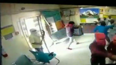 Bank Robbery in Delhi Caught on Camera: Armed Men Kill Cashier of Corporation Bank Branch in Dwarka, Flee With Over Rs 2 Lakh