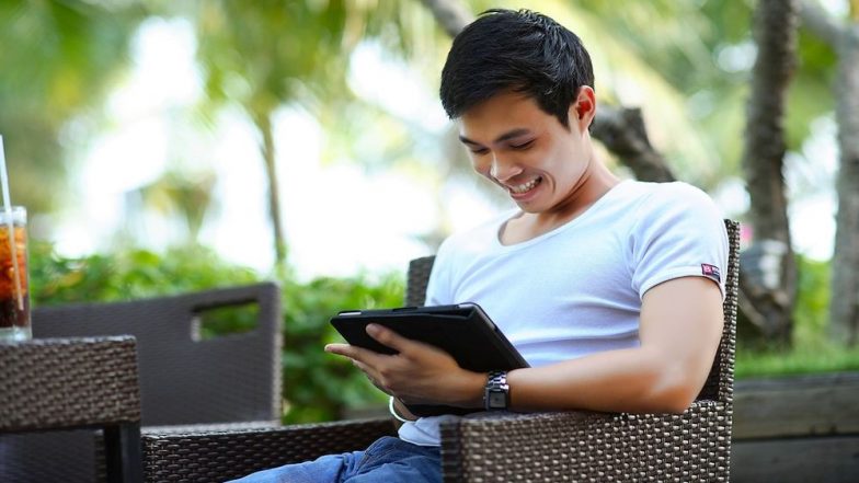 World Sight Day 2018: 5 Apps To Relieve Eye Strain if You Are Addicted to Your Cell Phone