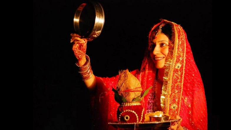 Karwa Chauth 2024 Vrat Katha Lyrics and Videos in Hindi and Punjabi: Here’s the Story of Rani Veeravati That Fasting Women Chant on Karva Chauth