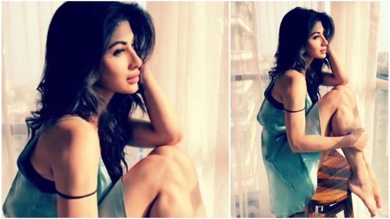 Naagin Fame Mouni Roy Looks Flaming Hot in Short Blue ... - 784 x 441 jpeg 46kB