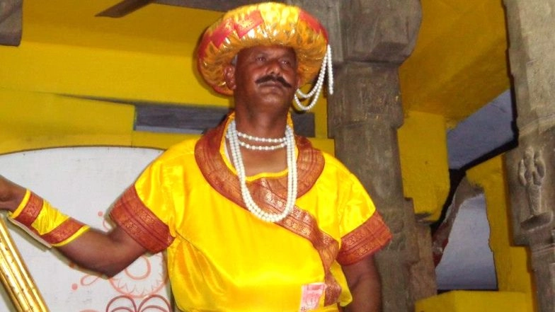 India Has a Statue Man Who Doesn't Move an Inch, Stands Still For 6 Hours a Day in Chennai