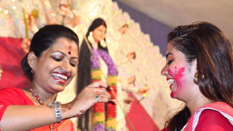 Durga Visarjan 2020 Date, Shubh Muhurat, & Significance: Know More About Sindoor Khela & the Rituals of Bidding Maa Durga Goodbye