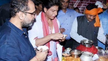 Shah Rukh Khan Eats 'Paani Puri' From This 'Thelavaala' and We Wonder If He Asks For An Extra Puri!