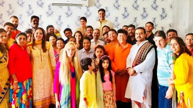 Akshay Kumar’s Diwali Celebration With His Employees Will Make You Want to Work in His Office - See Pic