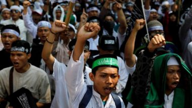 Indonesian Muslims Protest Burning of Islamic Flag