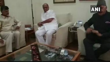 Chandrababu Naidu Meets Sharad Pawar, Farooq Abdullah Ahead of Lok Sabha Elections 2019: Anti-BJP Alliance Sans Congress on the Cards?