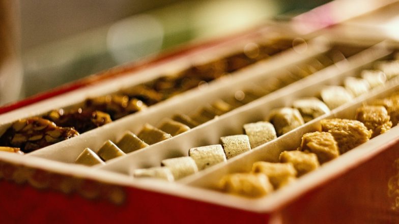Diwali Diet Tips 2018: Don’t Let Your Favourite Sweets and Savouries Cause Holiday Weight Gain This Festive Season