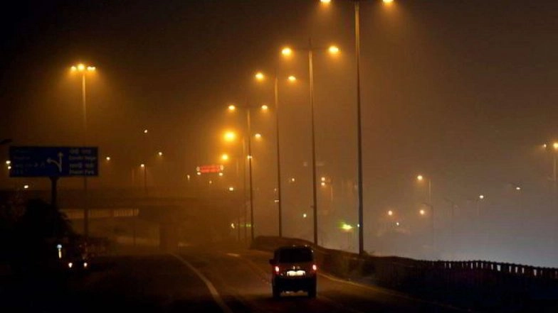 Delhi Pollution: Air Quality Improves to ‘Very Poor’ Category From ‘Hazardous’ After Light Rainfall
