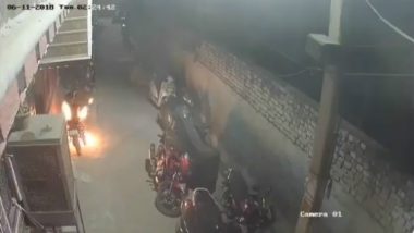 Drunk Man Sets 18 Vehicles on Fire in Delhi Before Diwali; Watch Video