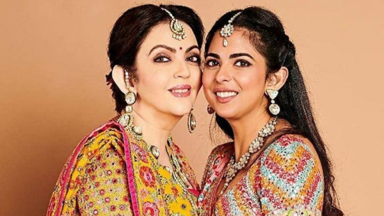 Nita Ambani Steals the Show at Isha Ambani and Anand Piramal’s Wedding Sangeet With Her Stunning Dance Performance (Watch Video)