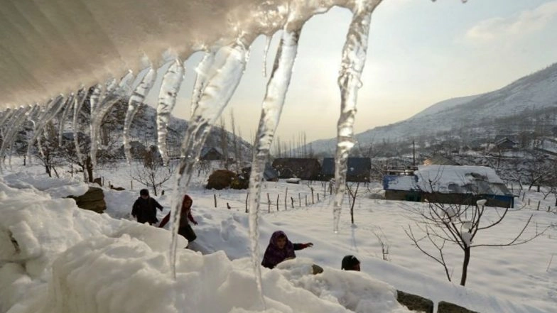 Severe Cold Wave in Kashmir, Ladakh Shivers at Minus 15.8 Degree Celsius