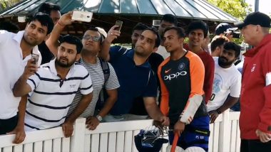 Prithvi Shaw Obliges Fans With Selfies & Autographs During Practice Session after IND vs AUS CA XI Practice Match, Day 2, at Sydney: Watch Video