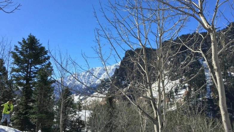 Snowfall in Himachal Pradesh Photos: Winter in Himalayan Shanag Village and Spectacular Images of Snow-Capped Mountains