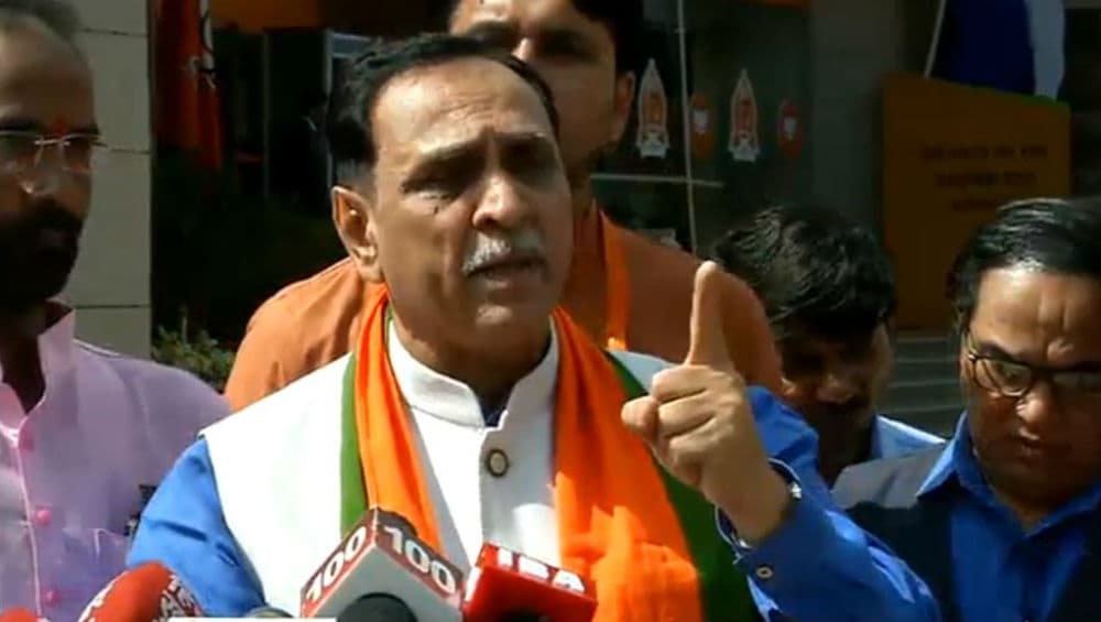 Gujarat Govt to Provide Food Items Free to 60 Lakh Poor Families Affected by Lockdown: CM Vijay Rupani Gujarat Govt to Provide Food Items Free to 60 Lakh Poor Families Affected by Lockdown: CM Vijay Rupani