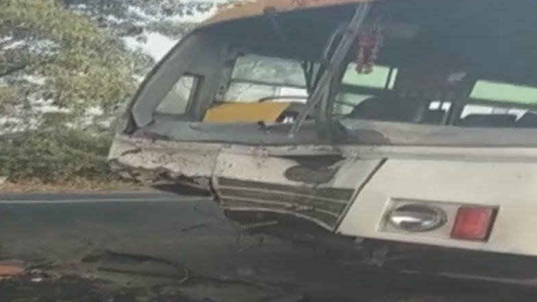 Kolkata Accident: 11 People Including 10 Schoolchildren Injured in Mishap After Bus Hit Traffic Signal in Chitpur