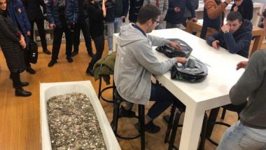 Russian Blogger Svyatoslav Kovalenko Buys iPhone XS With Bathtub Full of Coins Weighing 350 Kg (Watch Video)