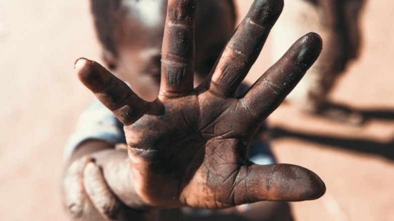 Child Labour? 13-Year-Old Boy Hired As Cleaner for UNICEF's Children's Day Event in Delhi's Thyagaraj Stadium