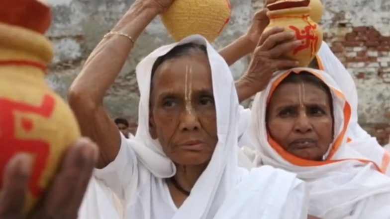 Diwali 2020: Widows of Vrindavan Celebrate Diwali by Lighting ‘Diyas’ on Banks of Yamuna