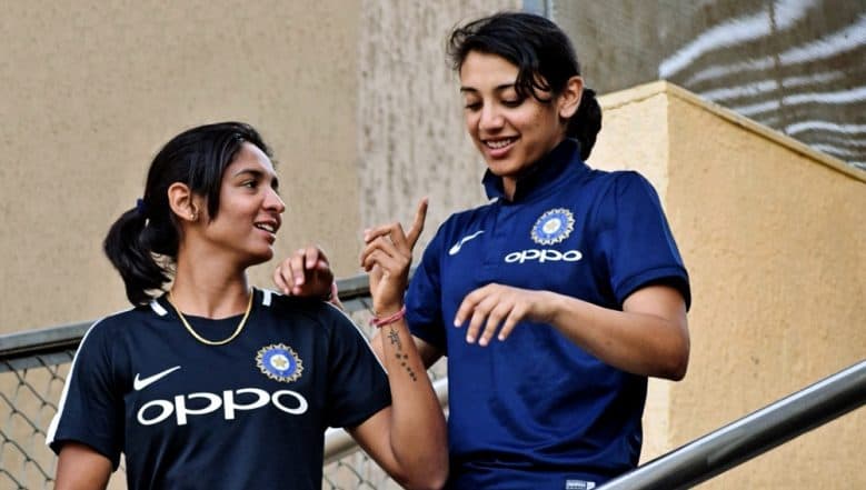 Harmanpreet Kaur Takes a Stunning Blinder to Dismiss Smriti Mandhana During WBBL 2018-19 (Watch Video) Harmanpreet Kaur Takes a Stunning Blinder to Dismiss Smriti Mandhana During WBBL 2018-19 (Watch Video)