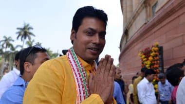 Biplab Kumar Deb Again: Tripura CM Passes Balloons Around as National Anthem Gets Played; Watch Video