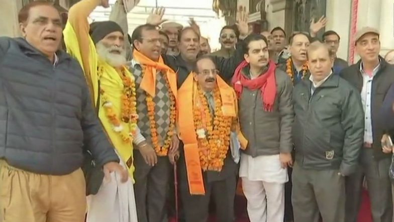 139 Indian Pilgrims From Amritsar Leave for Pakistan to Visit Shree Katas Raj Temples in Chakwal
