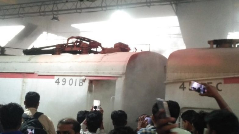 Mumbai: Fire Breaks Out in Local Train at Juinagar Station; Services Disrupted on Trans-Harbour Line