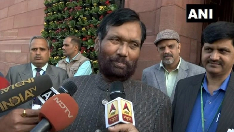 Coronavirus Lockdown in India: Government Keeping Vigil to Ensure Essential Goods Availability, Says Ram Vilas Paswan
