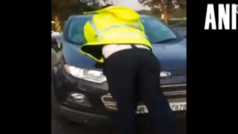 Haryana: Delhi Man Arrested for Dragging Traffic Cop for More Than 100 Meters on Bonnet in Gurugram; Watch Video