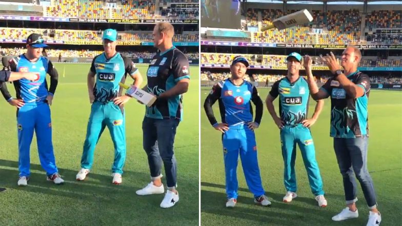 Toss With a Coin a History in Cricket? Bat Flipped Instead of Coin at Big Bash League: Watch Video