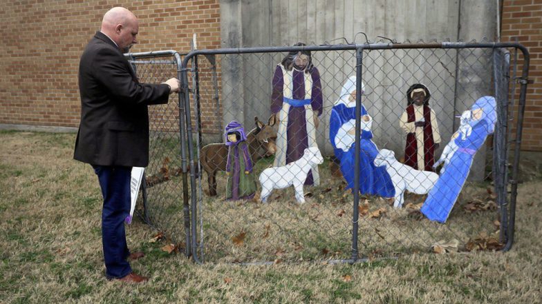 Oklahoma Church Puts Fence Around Nativity Scene For Christmas 2018 to Give Important Message About Donald Trump's Immigration Policy